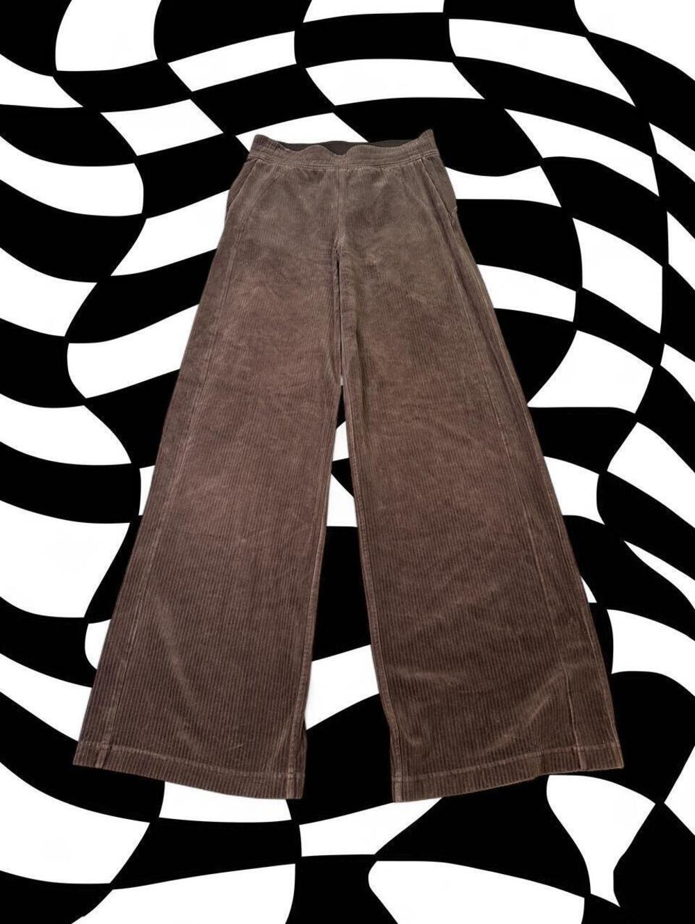 Lululemon Scuba Mid-Rise Wide-Leg Pant
